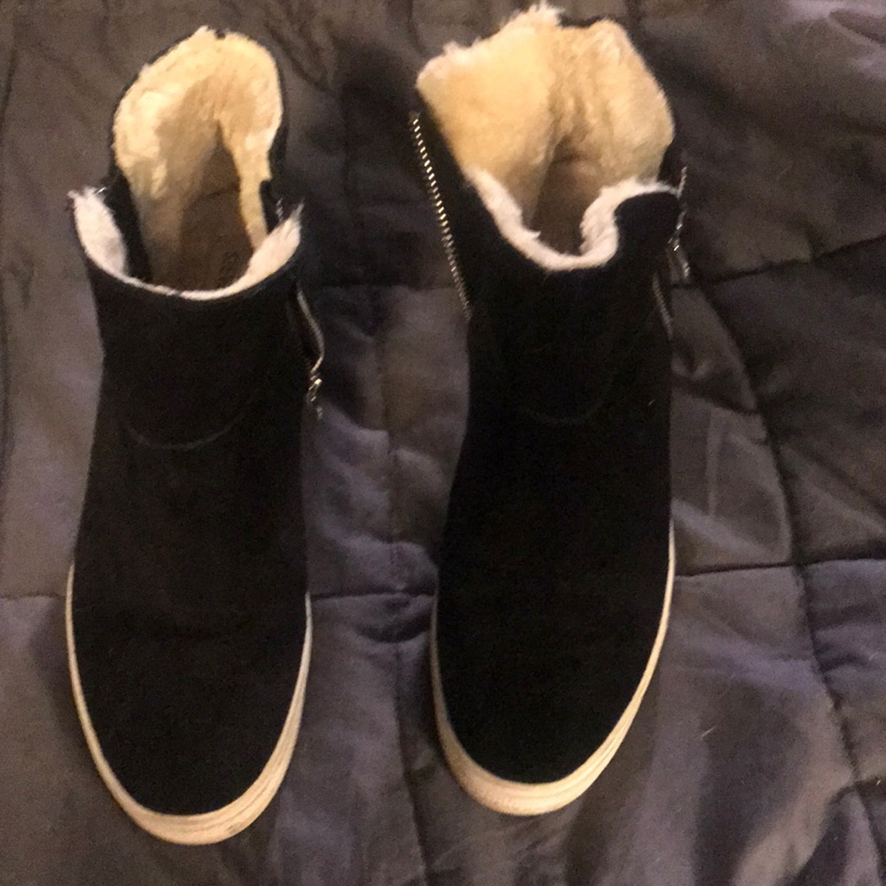 Steve Madden Black Wedgie with fur